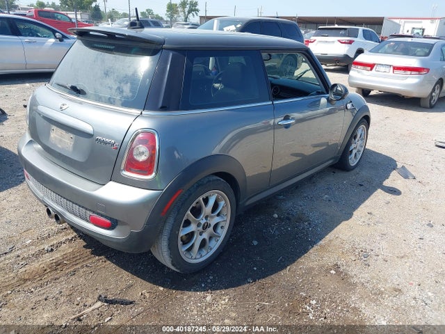 2010 MINI COOPER S WMWMF7C55ATX43864 Photo 3
