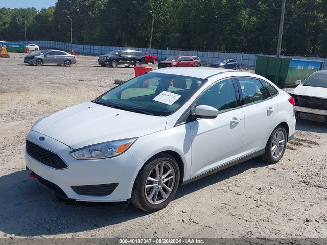 Ford FOCUS SE 2018 1FADP3F20JL234233 Image 2
