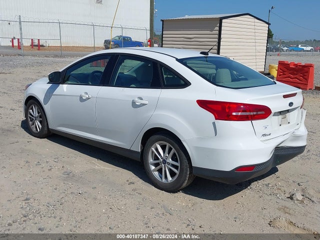 Ford FOCUS SE 2018 1FADP3F20JL234233 Image 3
