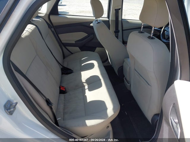 Ford FOCUS SE 2018 1FADP3F20JL234233 Image 8