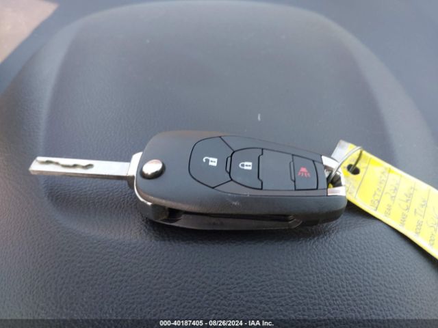 KL7CJKSB2LB352250 Chevrolet Trax Fwd Ls
