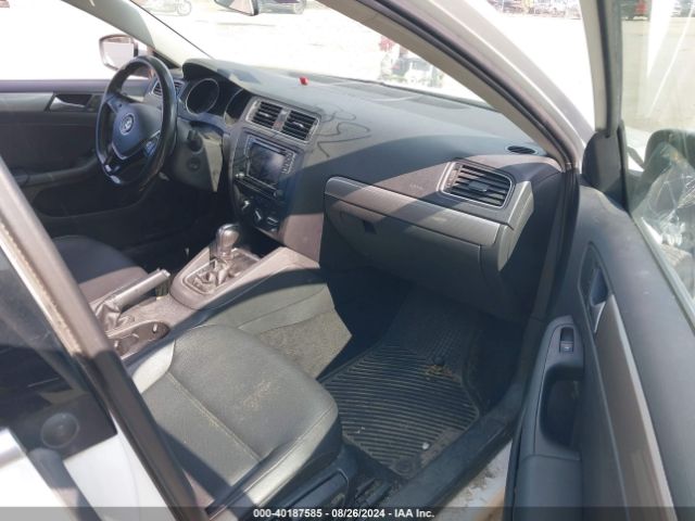 3VWDB7AJ9JM238503 Volkswagen Jetta 1.4t Se/1.4t Wolfsburg Edition