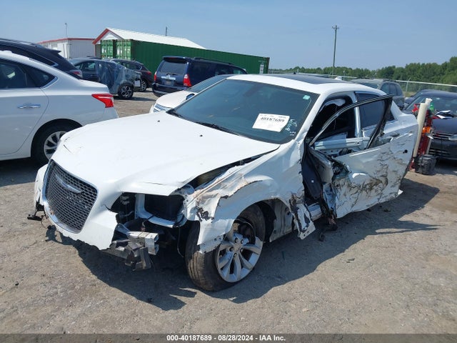 Chrysler 300 Anniversary Edition 2016 2C3CCAAG4GH161497 Image 2