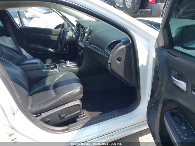 Chrysler 300 Anniversary Edition 2016 2C3CCAAG4GH161497 Image 5