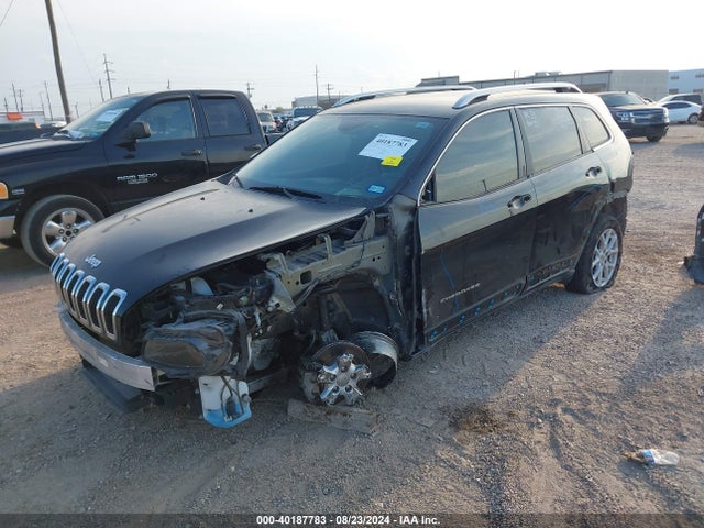 1C4PJLCS0HW586508 Jeep Cherokee Latitude Fwd