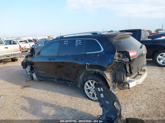 1C4PJLCS0HW586508 Jeep Cherokee Latitude Fwd