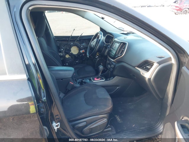 1C4PJLCS0HW586508 Jeep Cherokee Latitude Fwd