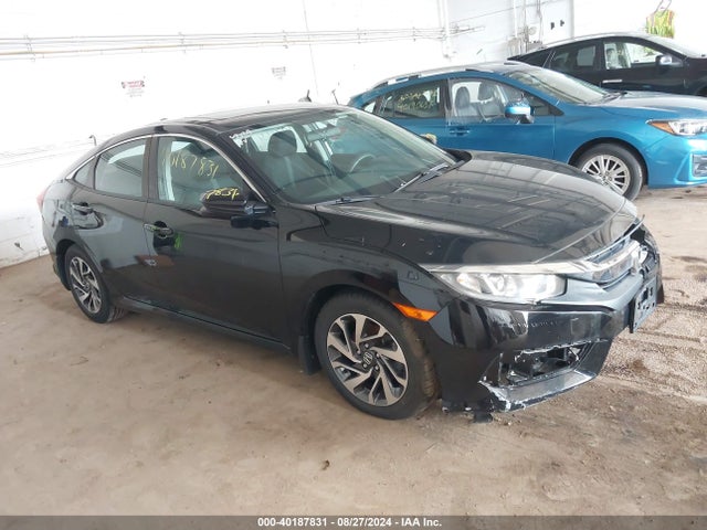 Honda CIVIC EX 2018 19XFC2F75JE000702 Image 1