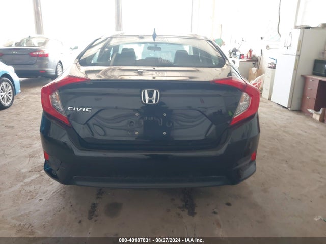 Honda CIVIC EX 2018 19XFC2F75JE000702 Image 15