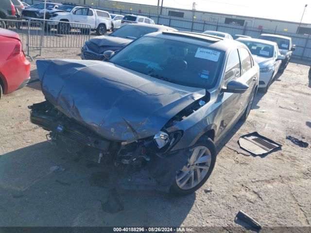1VWBA7A37JC003465 Volkswagen Passat 2.0t Se