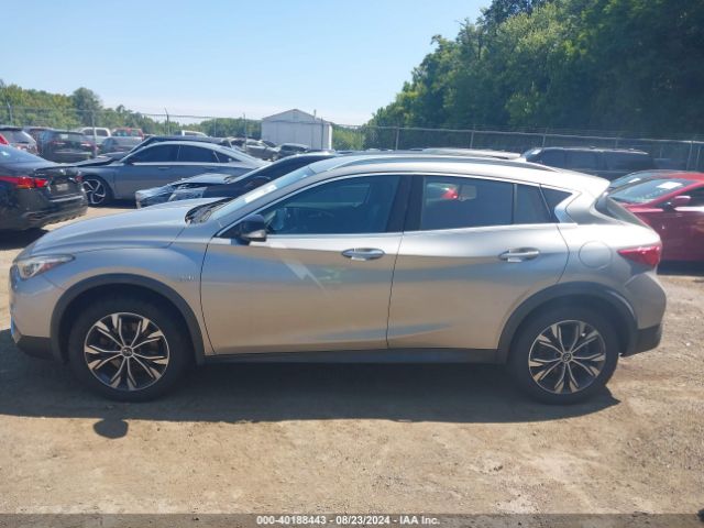 SJKCH5CR9JA060039 Infiniti Qx30 Luxury