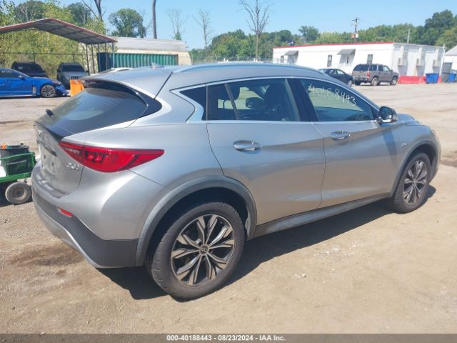 SJKCH5CR9JA060039 Infiniti Qx30 Luxury