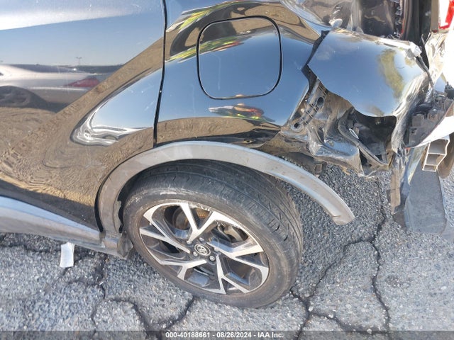 Toyota C-HR XLE 2018 NMTKHMBX2JR054562 Image 17