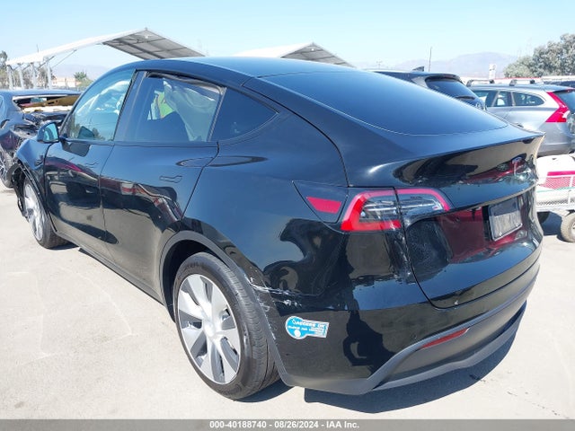 2021 TESLA MODEL Y 5YJYGDEE9MF204393 Photo 2