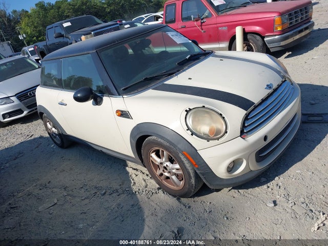 2011 MINI COOPER WMWSU3C59BTX96672 Photo 0