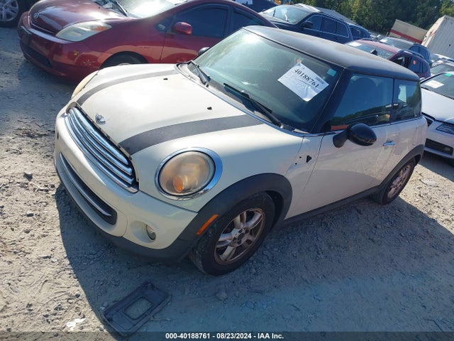 2011 MINI COOPER WMWSU3C59BTX96672 Photo 1