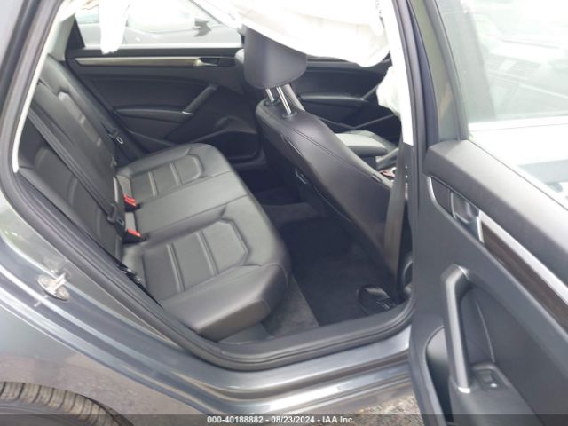 1VWBA7A31JC040883 Volkswagen Passat 2.0t Se