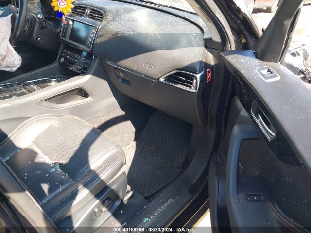 2018 JAGUAR F-PACE SADCK2GX8JA329230 Photo 4