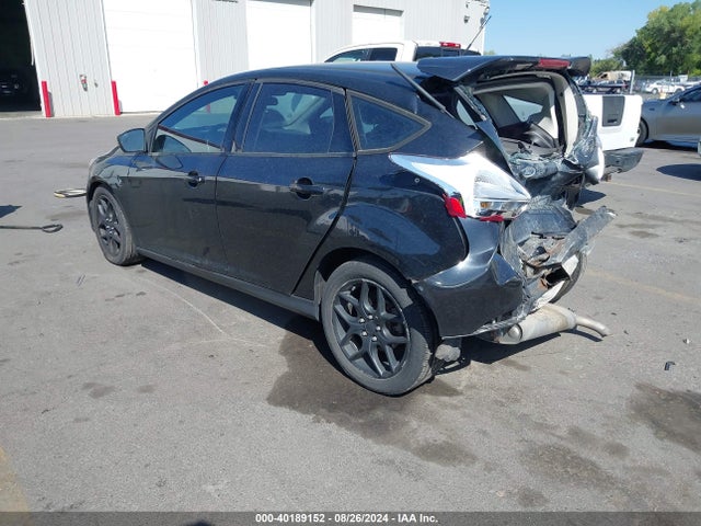 Ford FOCUS SE 2015 1FADP3K29FL326826 Image 3