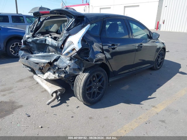 Ford FOCUS SE 2015 1FADP3K29FL326826 Image 4