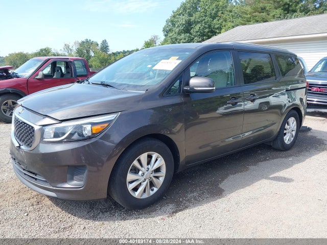 KIA SEDONA LX 2016 KNDMB5C19G6111022 Image 2