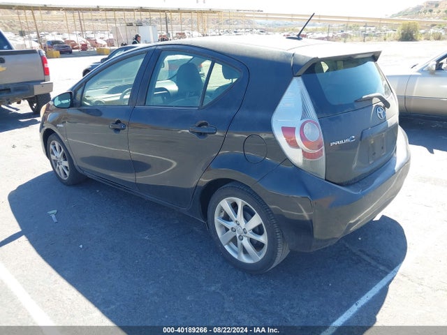 Toyota Prius C Four 2014 JTDKDTB35E1072660 Image 3