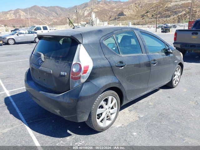 Toyota Prius C Four 2014 JTDKDTB35E1072660 Image 4
