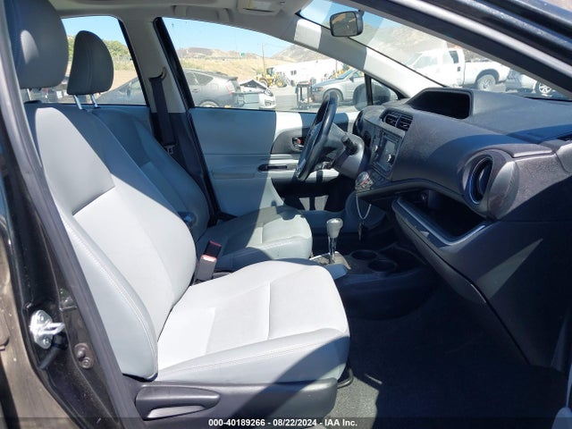 Toyota Prius C Four 2014 JTDKDTB35E1072660 Image 5