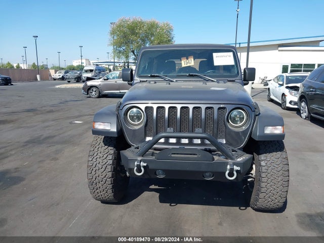 1C4HJXDN9JW316509 Jeep Wrangler Unlimited Sport S 4x4