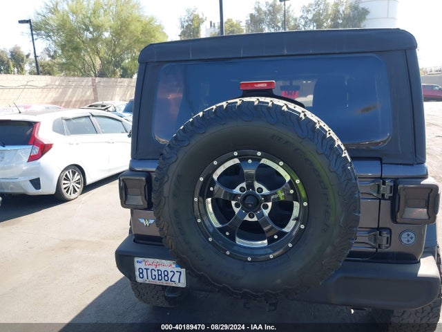 1C4HJXDN9JW316509 Jeep Wrangler Unlimited Sport S 4x4