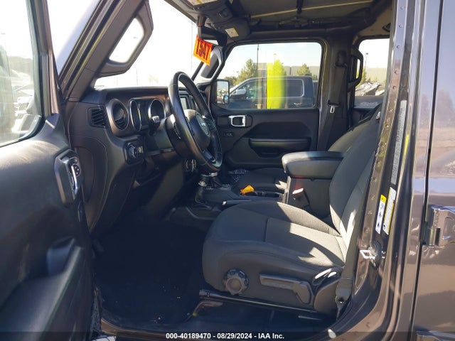 1C4HJXDN9JW316509 Jeep Wrangler Unlimited Sport S 4x4