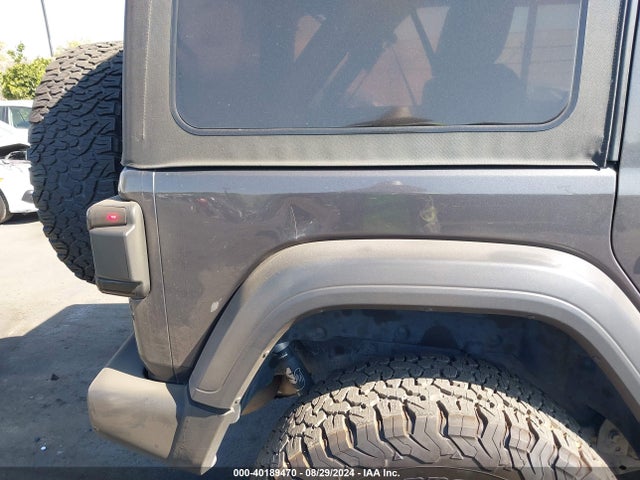 1C4HJXDN9JW316509 Jeep Wrangler Unlimited Sport S 4x4