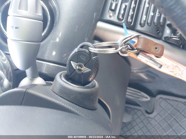 2005 MINI COOPER S WMWRH33435TF81595 Photo 10