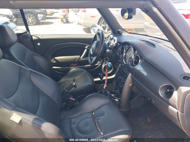 2005 MINI COOPER S WMWRH33435TF81595 Photo 4