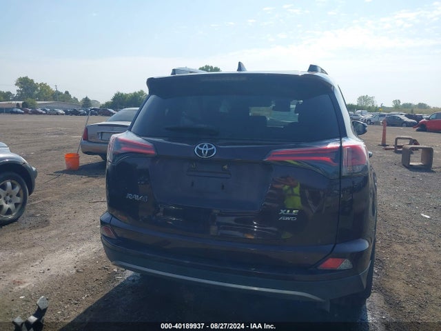Toyota Rav4 Xle 2018 2T3RFREV6JW842286 Image 16