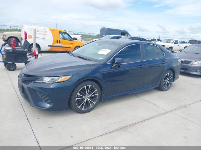Toyota CAMRY SE 2018 4T1B11HK8JU674355 Image 2