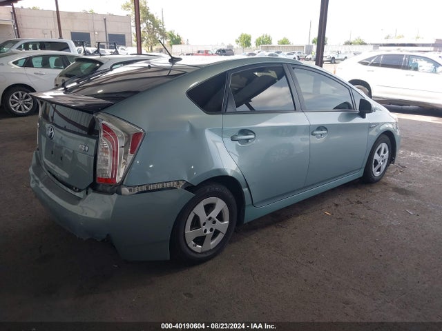 Toyota Prius Three 2015 JTDKN3DU7F1882716 Image 4
