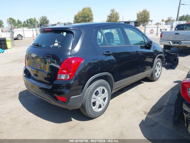 Chevrolet TRAX LS 2017 3GNCJKSBXHL168495 Image 4