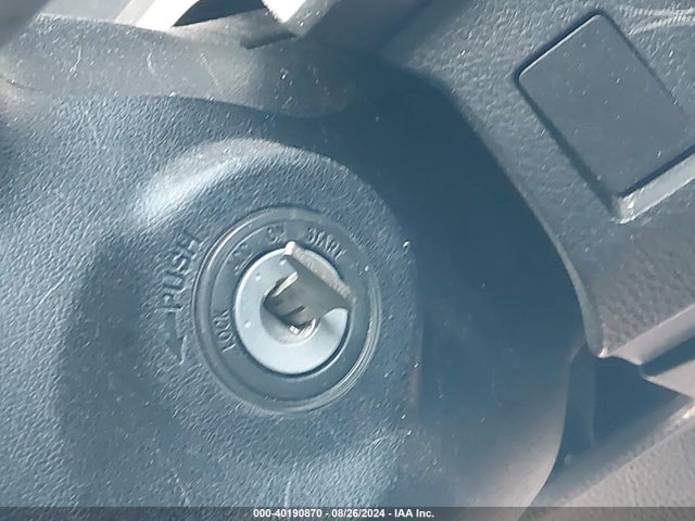 Toyota RAV4 LE 2018 JTMBFREV5JJ183052 Image 11