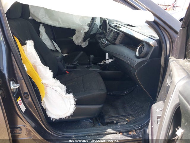 Toyota RAV4 LE 2018 JTMBFREV5JJ183052 Image 5