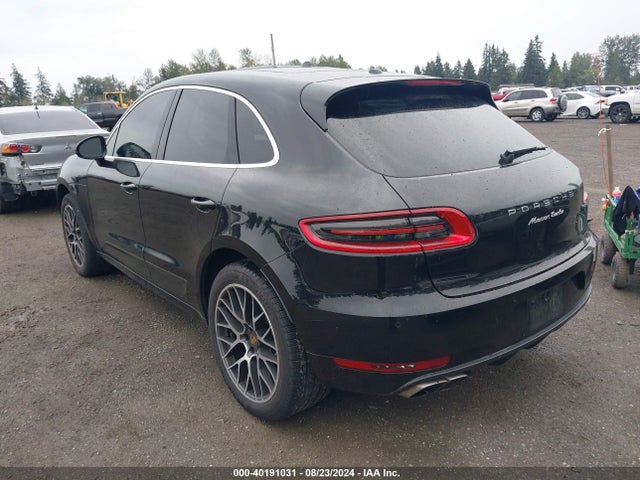2017 PORSCHE MACAN WP1AF2A55HLB61459 Photo 2