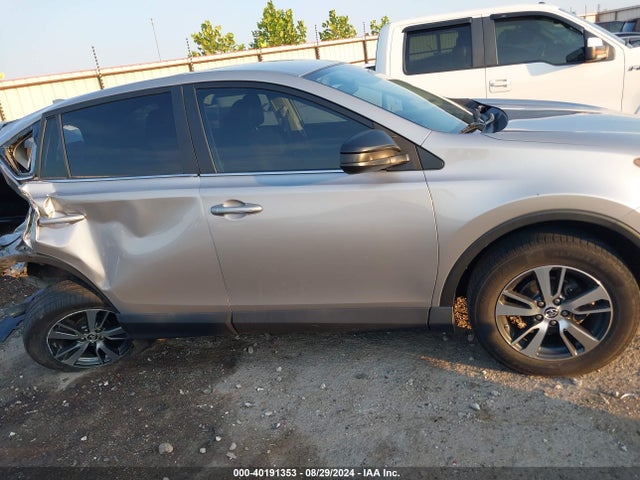 Toyota RAV4 LE 2018 2T3BFREV0JW765707 Image 14