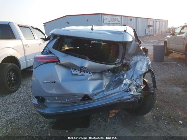 Toyota RAV4 LE 2018 2T3BFREV0JW765707 Image 17
