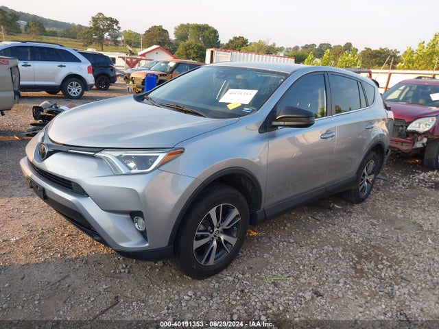 Toyota RAV4 LE 2018 2T3BFREV0JW765707 Image 2