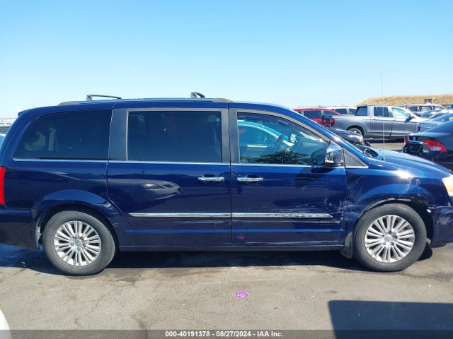 2C4RC1GG5ER203535 Chrysler Town & Country Limited