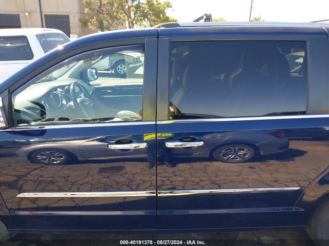 2C4RC1GG5ER203535 Chrysler Town & Country Limited