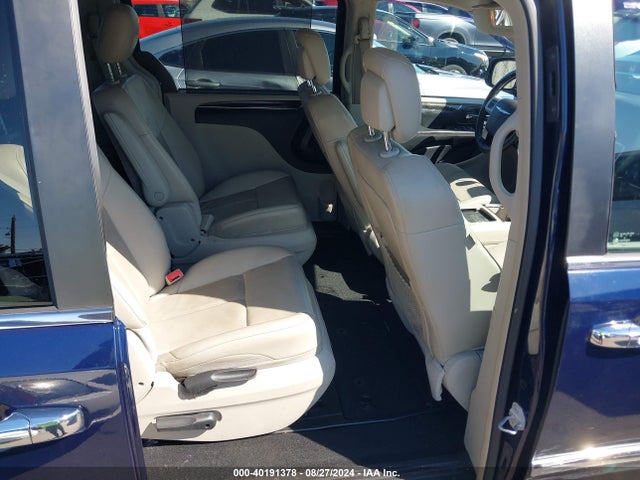 2C4RC1GG5ER203535 Chrysler Town & Country Limited