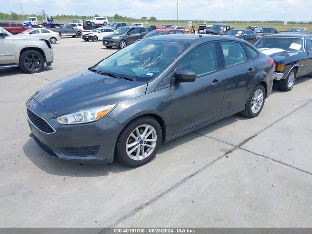 Ford FOCUS SE 2018 1FADP3F29JL253170 Image 2