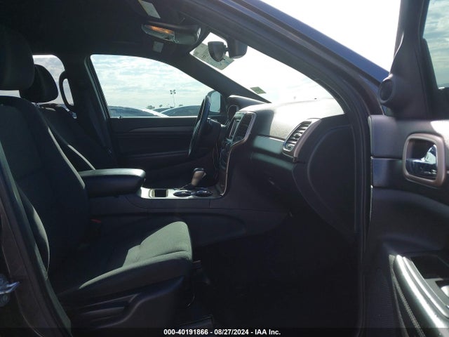 1C4RJEAG1HC605698 Jeep Grand Cherokee Laredo 4x2