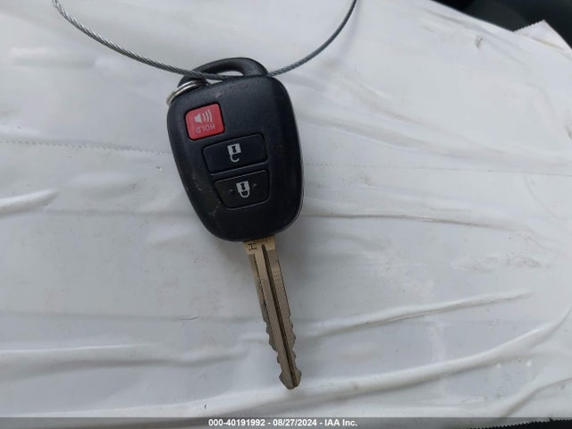 Toyota RAV4 LE 2018 JTMZFREV5JJ162572 Image 11